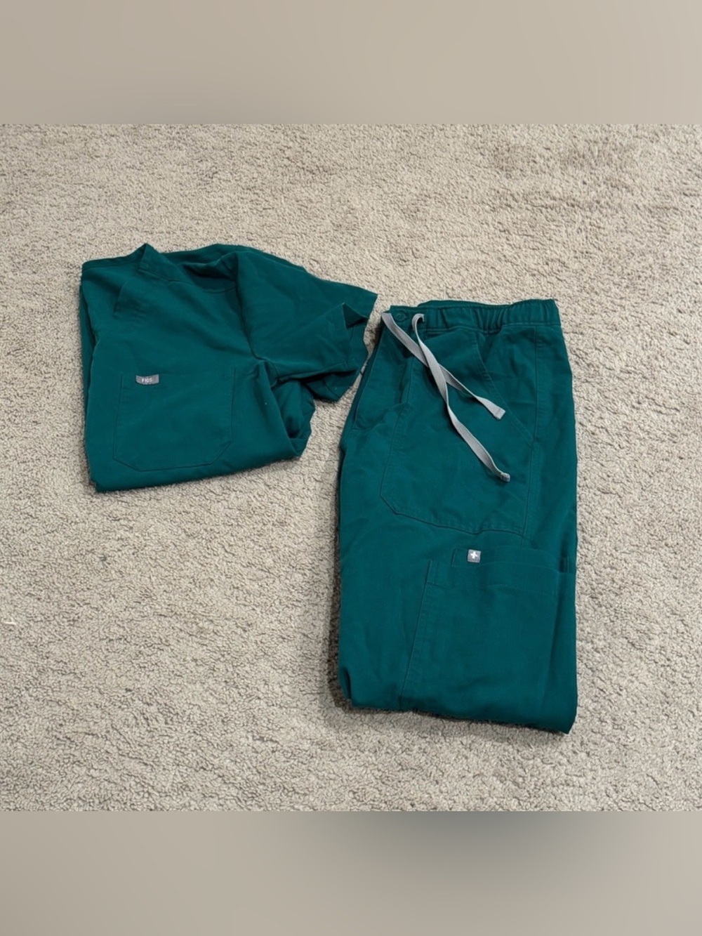 Figs Men’s Green Scrubs Set
